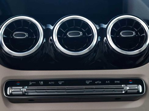 Certified 2022 Mercedes-Benz GLA 250 4MATIC image 22