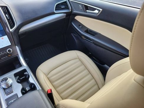 Used 2021 Ford Edge SEL w/ Convenience Package image 4