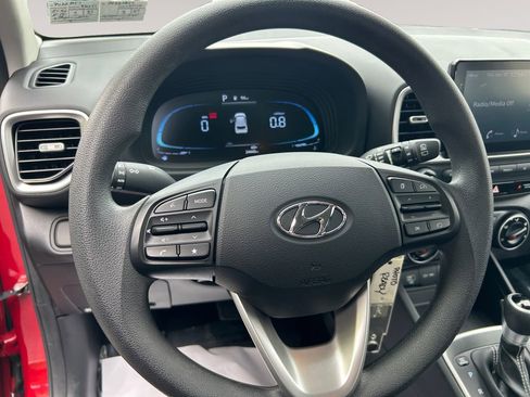 Used 2023 Hyundai Venue SE FWD image 12