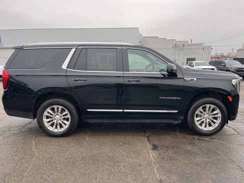 Used 2023 GMC Yukon SLT w/ SLT Luxury Package image 6