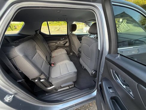 Used 2021 Chevrolet Traverse LS image 25