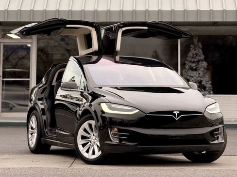 Used 2016 Tesla Model X 75D image 2