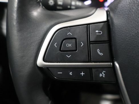 Used 2024 Toyota Highlander LE image 33