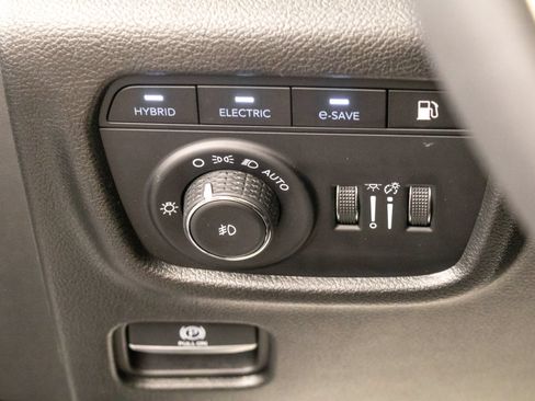 Used 2023 Jeep Grand Cherokee 4WD 4xe image 18