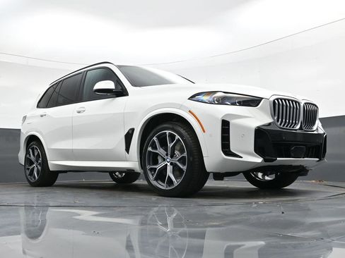 Used 2026 BMW X5 xDrive40i w/ M Sport Package AWD/4WD image 25