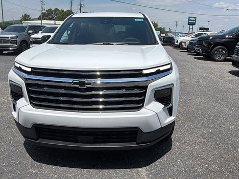 New 2026 Chevrolet Traverse LT w/ Driver Confidence Package AWD/4WD image 2