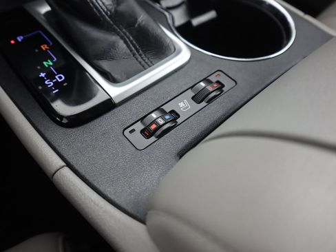 Used 2018 Toyota Highlander Limited image 49