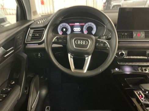 Certified 2025 Audi Q5 2.0T Premium Plus w/ Premium Plus Package AWD/4WD image 19