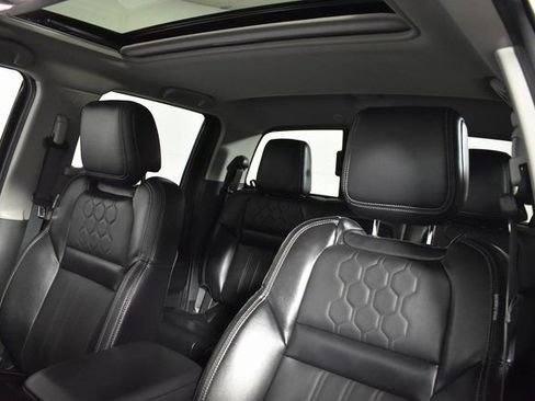 Certified 2024 Nissan Frontier SL image 11