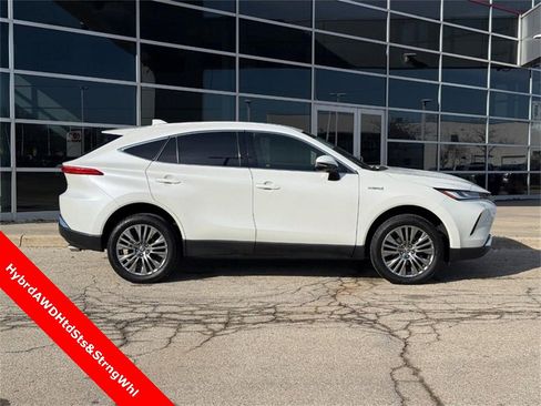 Used 2021 Toyota Venza XLE w/ Softex Package image 2