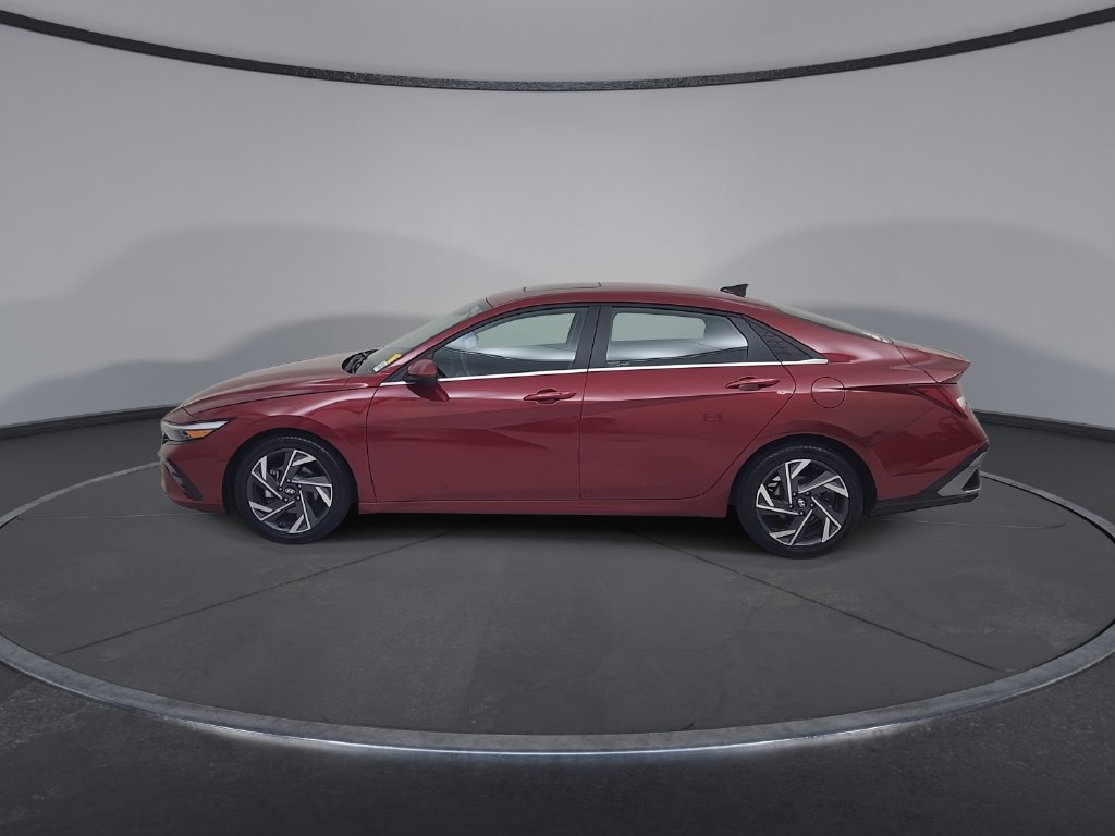 Used 2025 Hyundai Elantra SEL FWD image 11