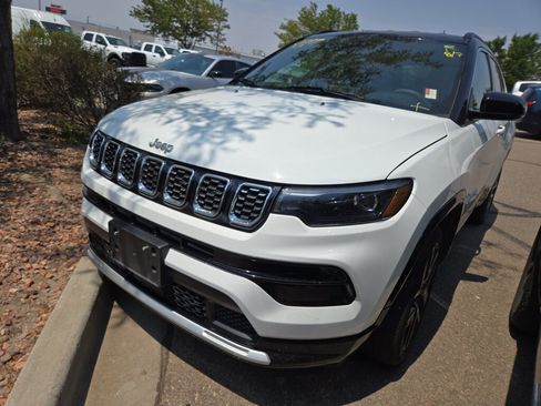Used 2025 Jeep Compass Limited w/ Elite Group AWD/4WD image 3