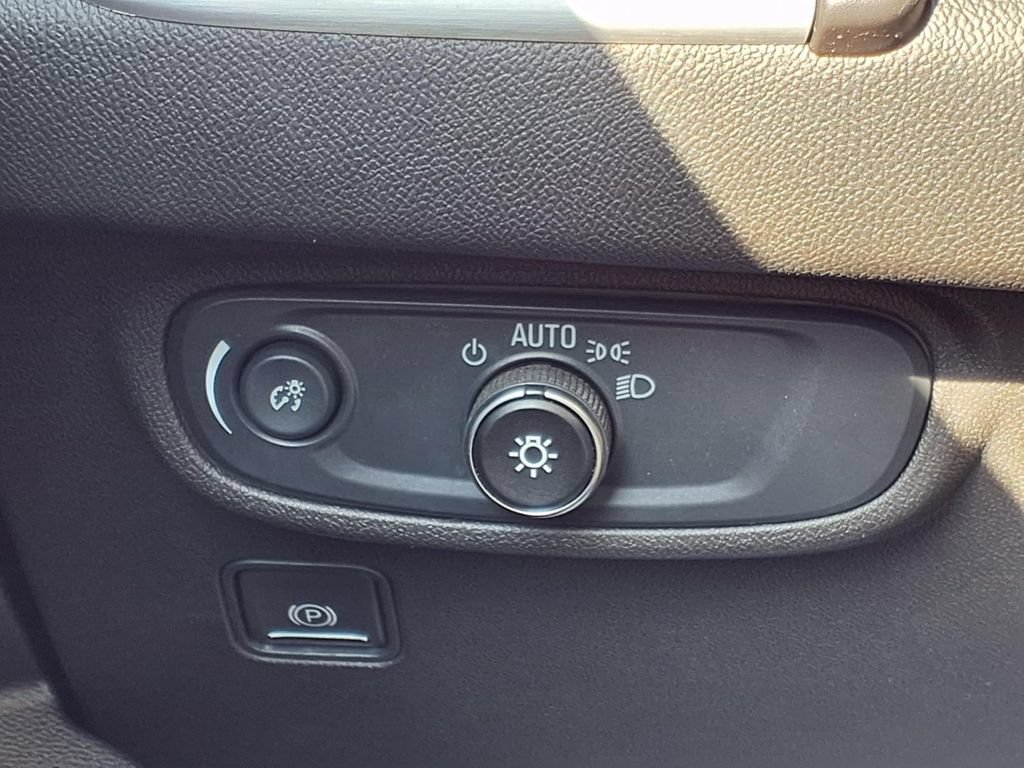 Used 2024 GMC Terrain SLE FWD image 19