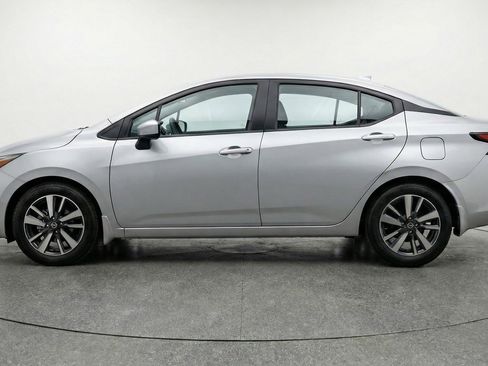 Used 2025 Nissan Versa SV FWD image 4