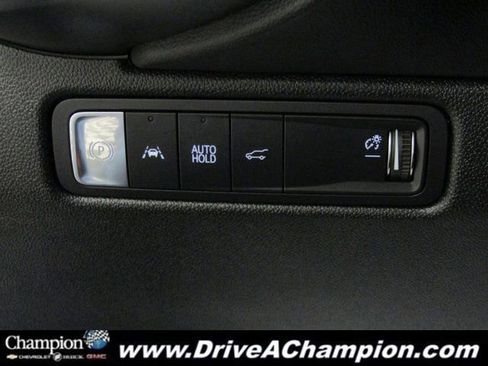 Certified 2025 Chevrolet Equinox EV RS image 25