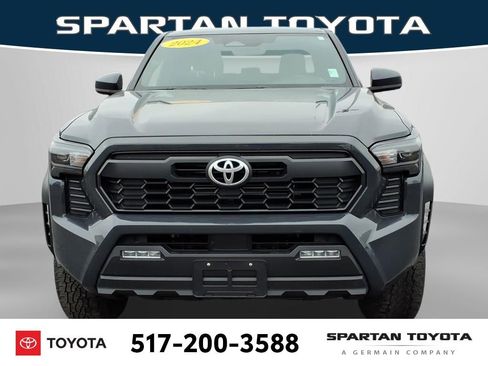 Used 2024 Toyota Tacoma TRD Off-Road image 3