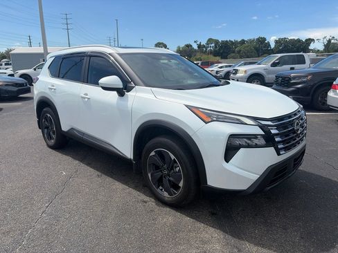Used 2024 Nissan Rogue SV w/ SV Premium Package FWD image 1