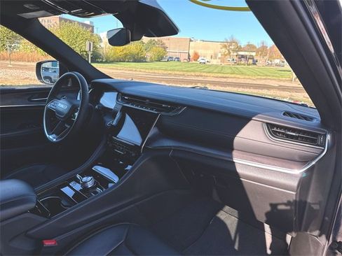 Used 2023 Jeep Grand Cherokee Overland image 30