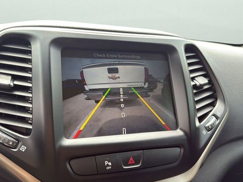 Used 2018 Jeep Cherokee Latitude FWD image 44