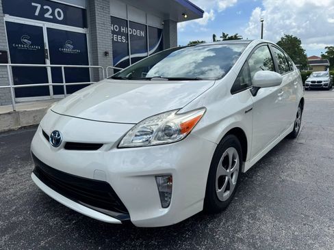 Used 2015 Toyota Prius Four w/ Deluxe Solar Roof Package FWD image 1
