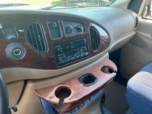 Used 2003 Ford E-350 and Econoline 350 Super Duty RWD image 32