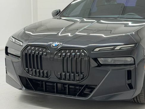 Used 2023 BMW 740i w/ Parking Assistance Package RWD image 46