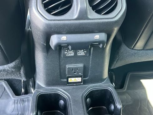 Used 2022 Jeep Gladiator Overland w/ Popular Equipment Package AWD/4WD image 22