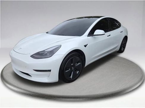 Used 2023 Tesla Model 3 Standard Range image 12