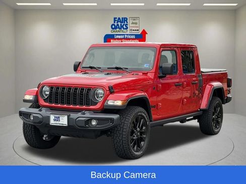 Used 2024 Jeep Gladiator Sport AWD/4WD image 3