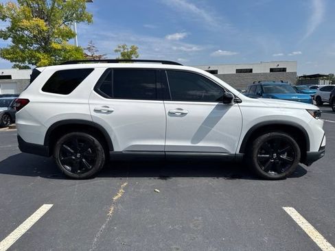 Used 2025 Honda Pilot Black Edition image 6