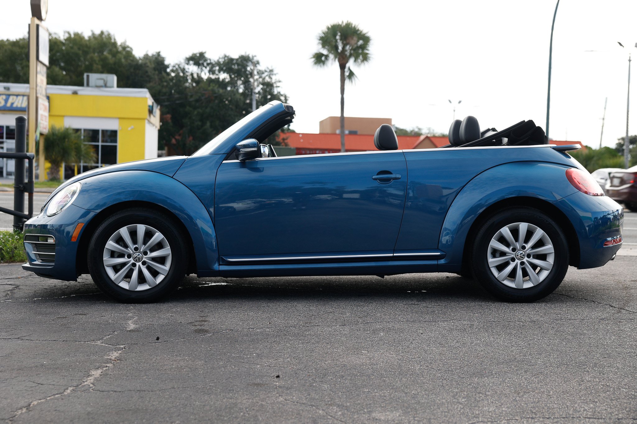Used 2019 Volkswagen Beetle 2.0T S FWD image 4