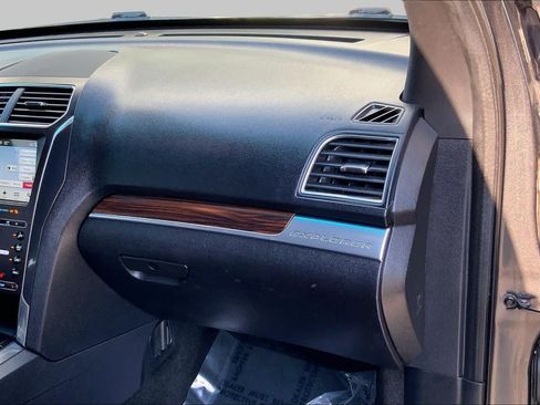 Used 2017 Ford Explorer Limited w/ Equipment Group 301A FWD image 15