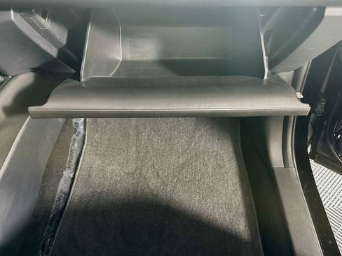 Used 2025 Honda HR-V LX image 32