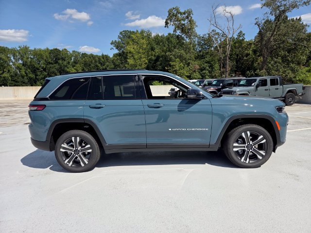New 2027 Jeep Grand Cherokee Limited RWD image 10