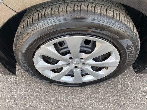 Used 2025 Toyota Corolla LE image 30