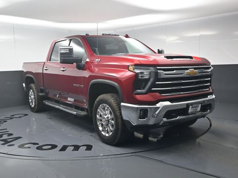Used 2025 Chevrolet Silverado 2500 LTZ w/ LTZ Premium Package image 3
