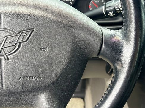 Used 2003 Chevrolet Corvette Coupe w/ Preferred Equipment Group RWD image 21