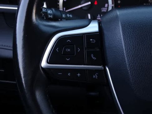 Certified 2022 Toyota Highlander XLE image 36