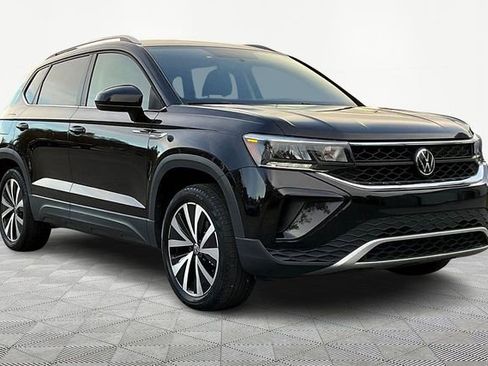 Used 2022 Volkswagen Taos SE image 1