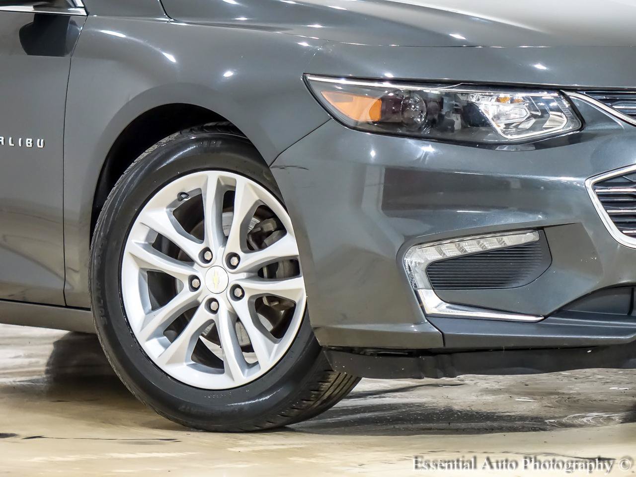 Used 2017 Chevrolet Malibu LT FWD image 3