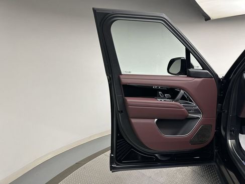 Used 2024 Land Rover Range Rover Autobiography image 5