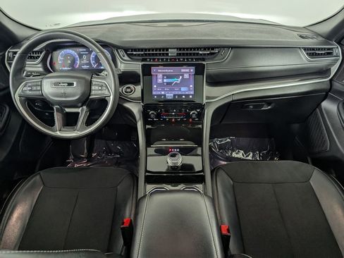 Used 2023 Jeep Grand Cherokee Altitude image 18