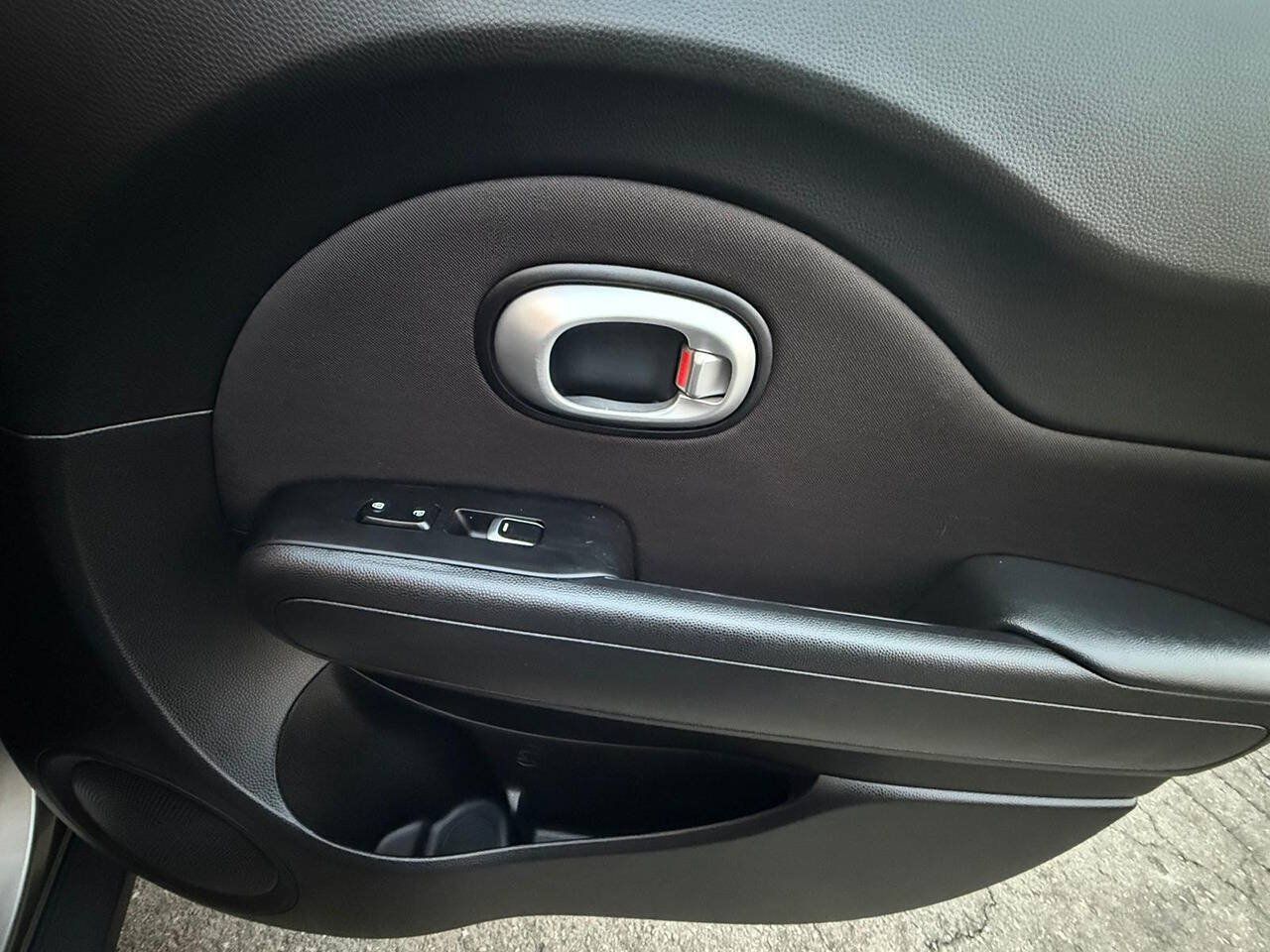 Used 2017 Kia Soul FWD image 18