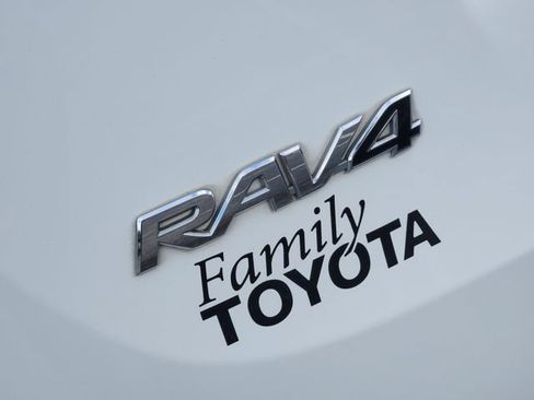 Used 2015 Toyota RAV4 LE FWD image 8