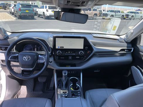 Used 2023 Toyota Highlander Limited AWD/4WD image 20