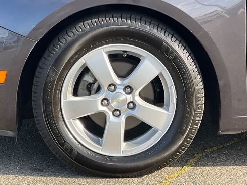 Used 2015 Chevrolet Cruze LT w/ Technology Package image 28