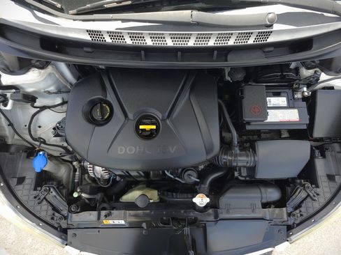 Used 2013 Hyundai Elantra GLS w/ Preferred Pkg FWD image 24