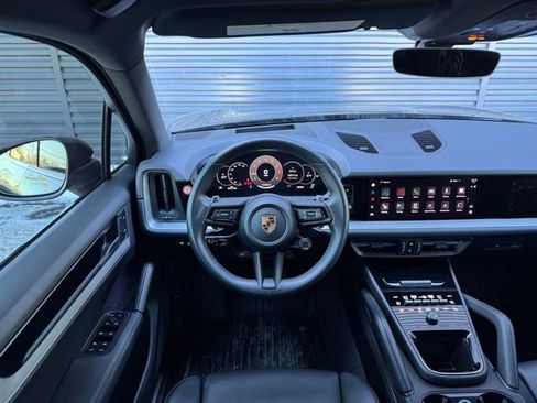 Certified 2025 Porsche Cayenne image 17