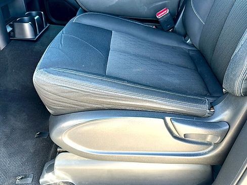 Used 2019 Nissan Titan SV image 15