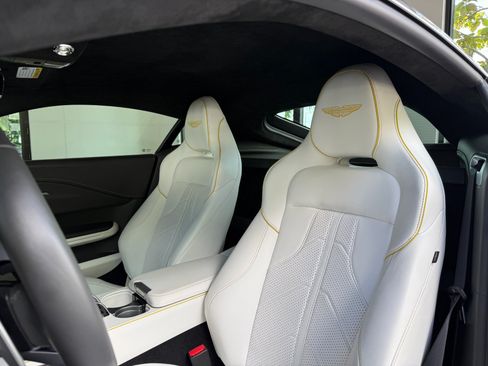 Used 2025 Aston Martin V8 Vantage Coupe RWD image 26